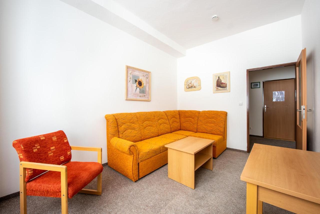 Hotel Agri Sobesice Екстер'єр фото