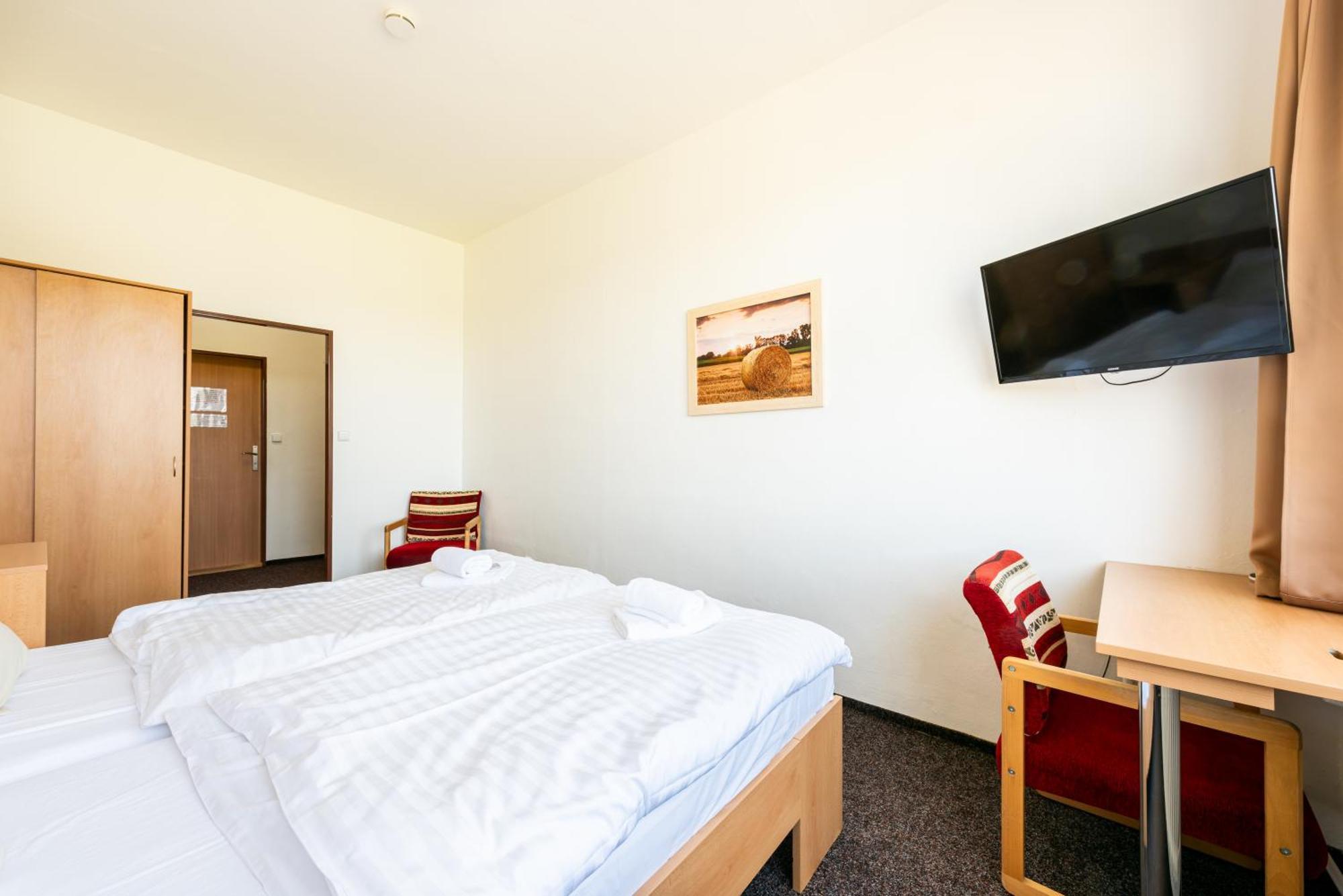 Hotel Agri Sobesice Екстер'єр фото